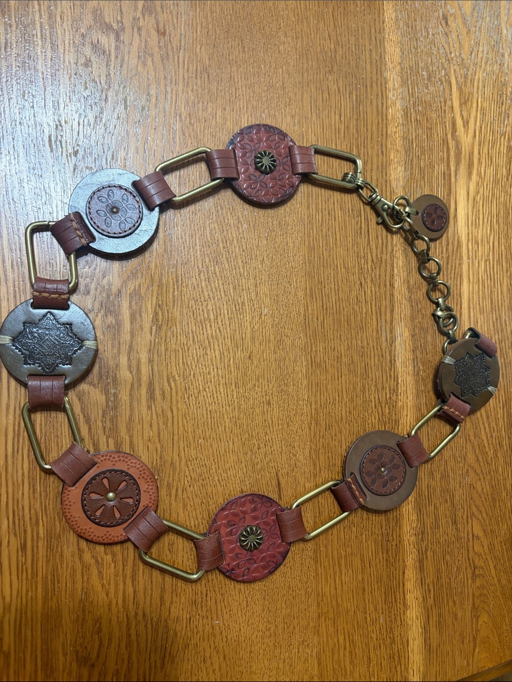 FOSSIL vintage Medallion genuine leather with metal hardware belt size Small - Picture 3 of 9